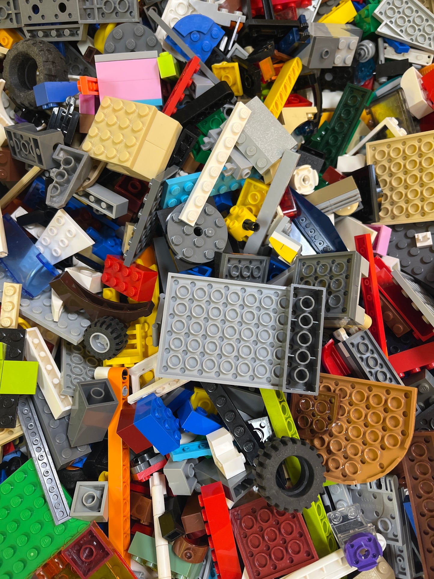 One pound of used plastic bricks